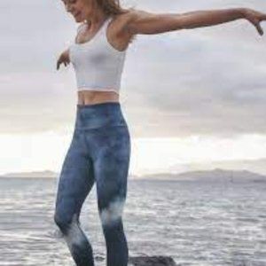 Athleta Elation Watercolor Stripe 7/8 Tight 💙